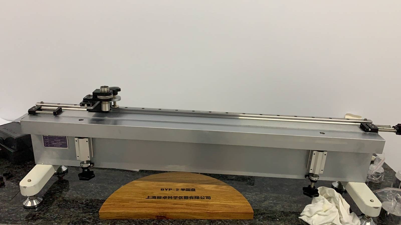 钢直尺检定装置的图片