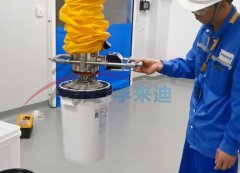 橡胶块、桶类吸吊机的图片