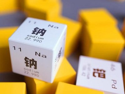 钠离子电池层状正极材料性能优化与失效机理研究