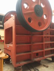 912颚式破碎机的图片