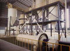 硬质矿物球磨机的图片