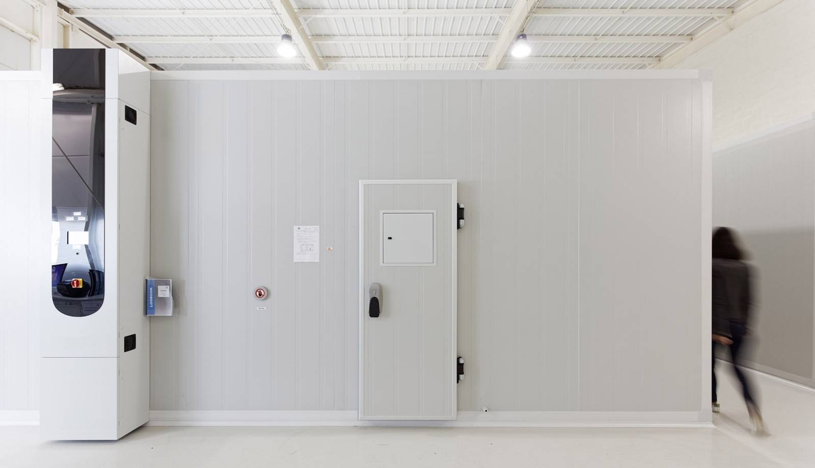 欧洲Aralab大型步入式药品稳定性测试室的图片