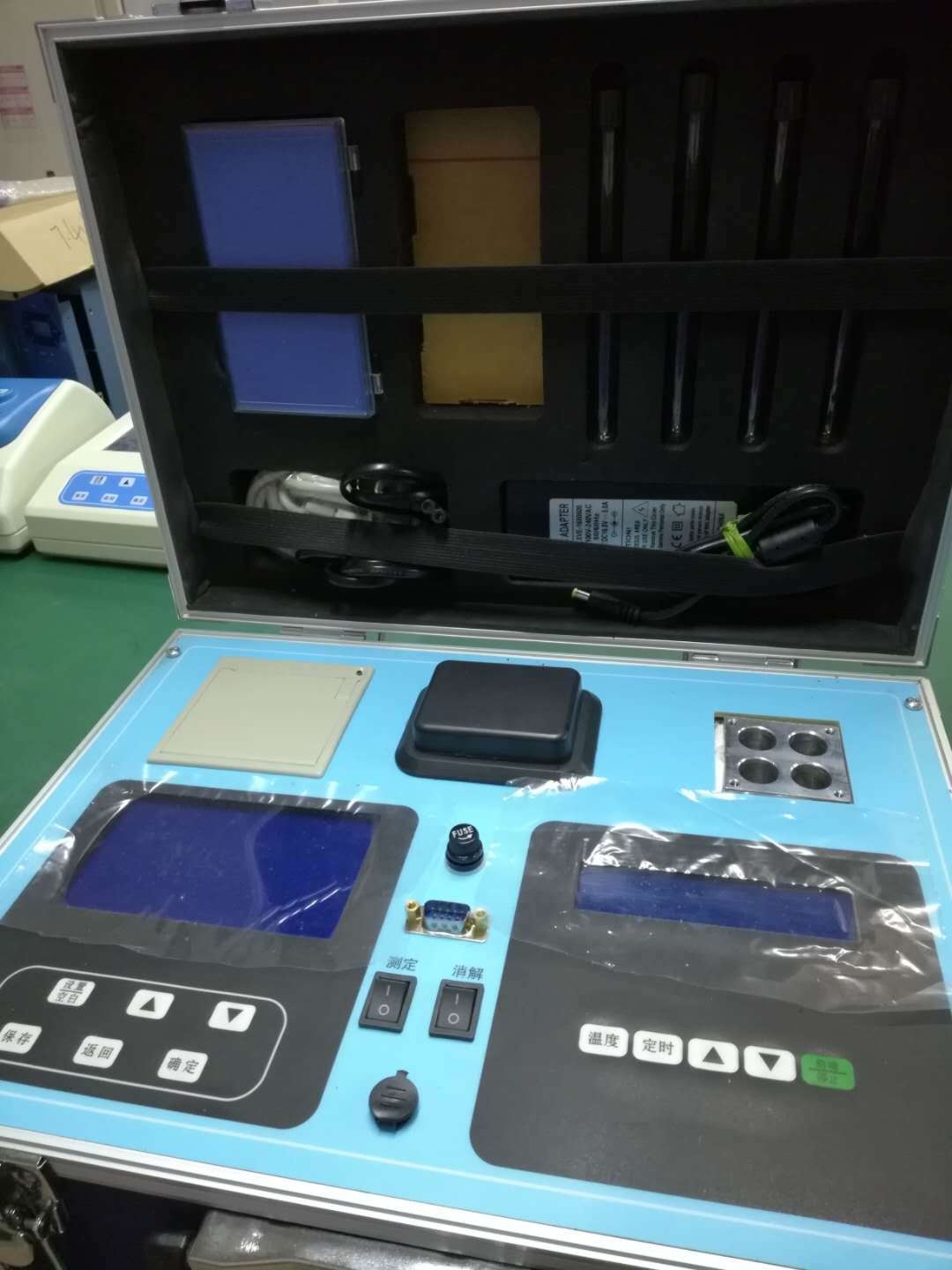 便携式水质监测仪的图片