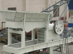 鄂式移动破碎站的图片