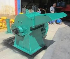 树枝粉碎机的图片