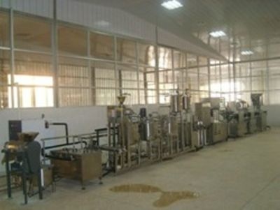 实验型果汁饮料生产线的图片