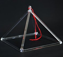 水晶金字塔的图片