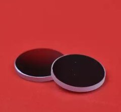 实验室光学镜片的图片