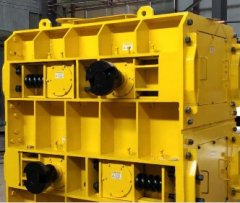 四辊破碎机的图片