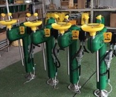 紧急电伴热立式洗眼器的图片