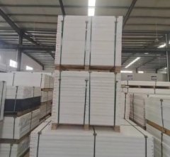 白色POM板棒材的图片