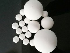 高铝耐磨球石的图片