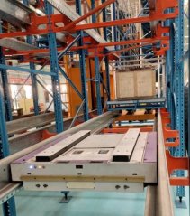 两向穿梭车的图片