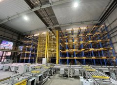 四向穿梭车的图片