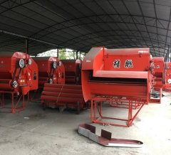 自走式收割机（农业机械）的图片