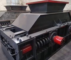 辊式破碎机的图片