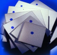 氧化铝泡沫陶瓷过滤片的图片