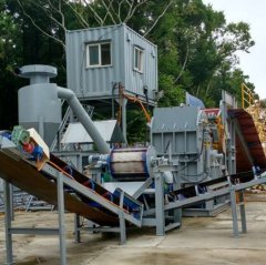 断桥铝粉碎机的图片