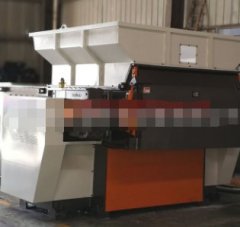 托盘粉碎撕碎生产线的图片