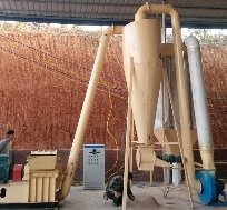 木柴粉碎机的图片