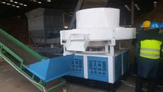 稻草压块机的图片