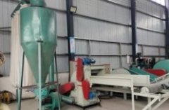 强制进料木材粉碎机的图片