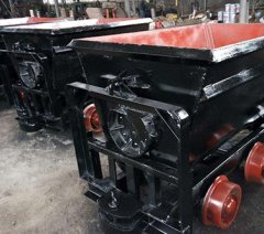 翻斗式矿车的图片