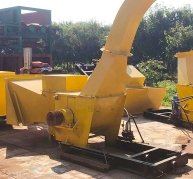 树枝粉碎机的图片