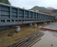 液压钢坝的图片