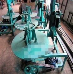 废旧轮胎切圈机的图片