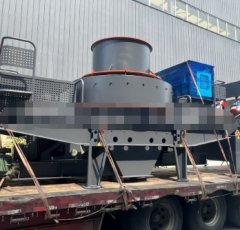 立轴冲击式破碎机的图片