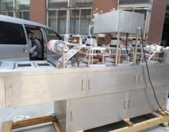 全自动塑料餐盒封口机的图片