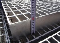 不锈钢钢格板的图片