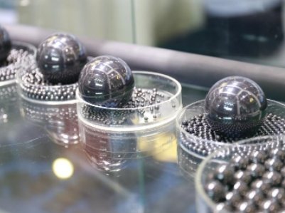 锃亮锃亮锃亮的陶瓷球，怎么抛出来的？