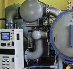 卧式单室气淬型真空淬火炉的图片