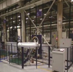 超大型卧式轴承包装机的图片