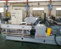 高浓度炭黑母粒造粒机的图片