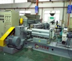 低烟无卤密炼双阶造粒机组的图片