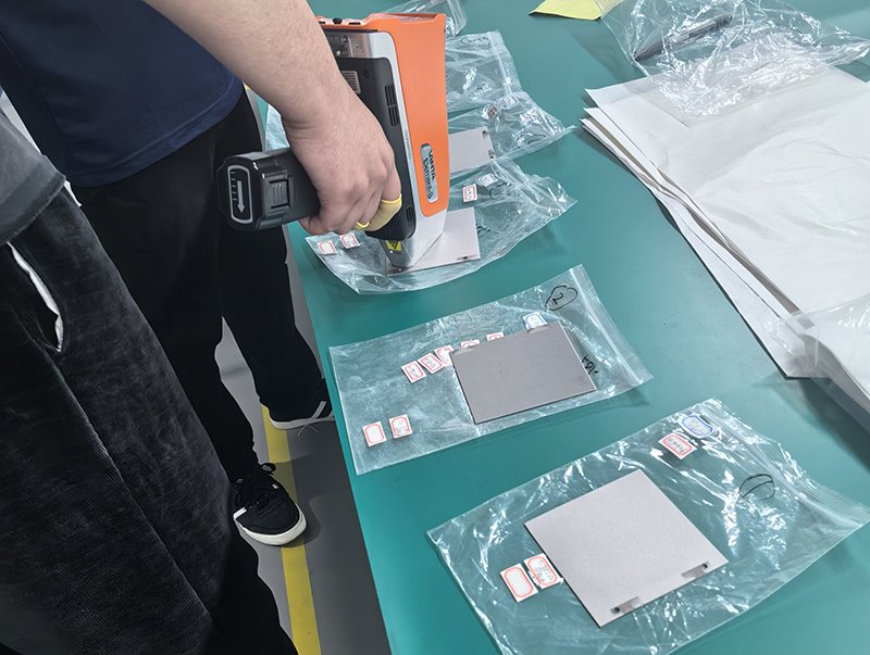 手持式新能源材料光譜分析儀 鋰電池材料鎳鈷錳可測 輕巧便攜帶的圖片