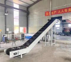 生产大倾角皮带输送机的图片