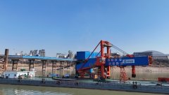 浮码头圆弧轨道式装船机的图片