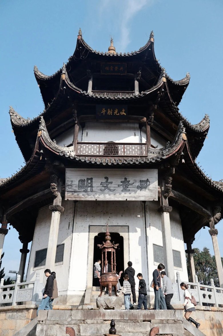 081847_626741_gsdt.jpg 081847_626741_gsdt.jpg