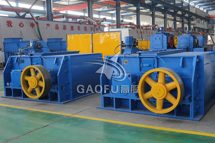 高服双齿辊破碎机客户现场