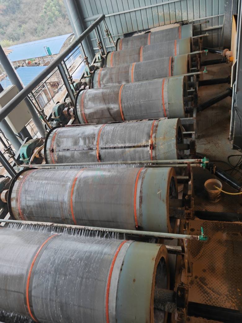 132211_961301_jsue_jswz.jpg 滚筒筛筒体跑偏、托轮磨损快怎么办?.jpg